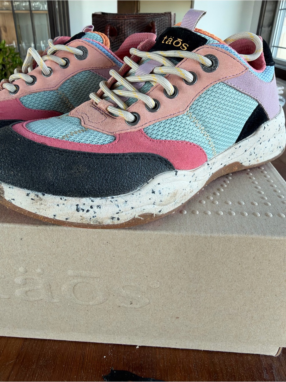 Taos Advance Retro Women's  Lace-Up Sneakers - Pink, Light Blue & Black sz 8